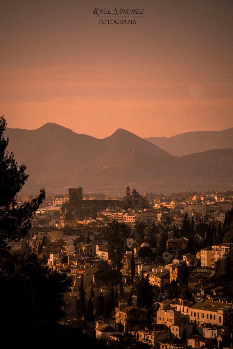granadaespasion's tweet photo. Tan pequeña, tan enigmática, tan especial, tan bonita... Nuestra tierra, nuestra Granada... https://t.co/IB0mqNa8RK