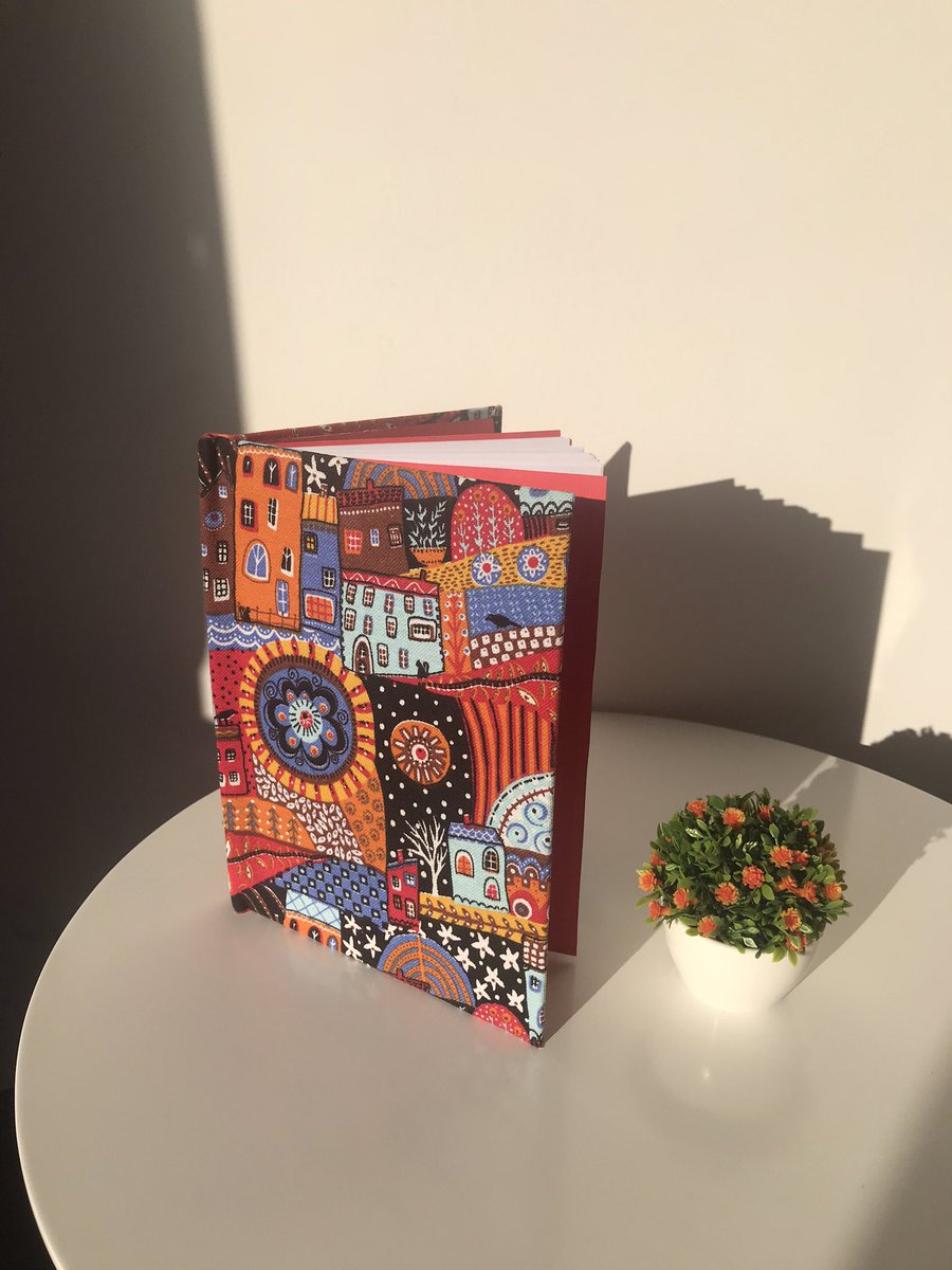 guadatencaa's tweet photo. HOLA, Este es mi emprendimiento 
bookcover.g 
Habia empezado el 28 de Febrero por la cuarentena tuve que parar y un monton de pedidos no terminaron de ser concretados. 
Hoy 15, Volvi con mi emprendimiento. 
en instagram me pueden encontrar. 
Me ayudarian mucho difundiendo esto https://t.co/lITa2R22Xs