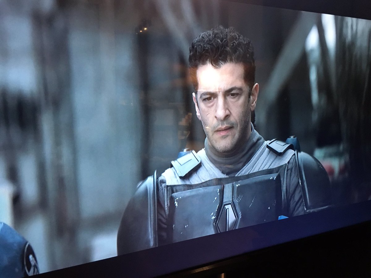 Marielef79's tweet photo. Je ne savais pas que @pasqualevari était devenu un acteur dans #TheMandolorian! #sosi #leschefs https://t.co/WlCZ2Xlxw0