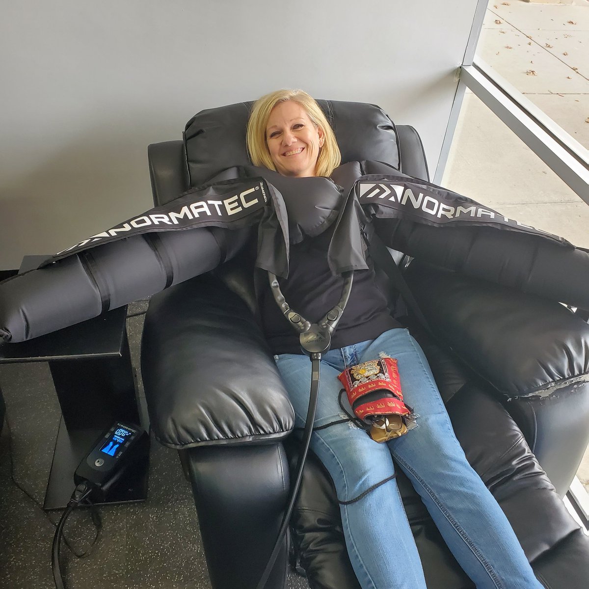 cryo_n's tweet photo. Be Proactive with your health, NOT  Reactive with an illness.
Increase your circulation with our Normatec compression.
IT FEELS SO GOOD!
 #cryonmore #cryotherapy #infraredsauna #normateccompression #betterhealth #painrelief #jointpain #optimizesleep #healthandwellness #selfcare https://t.co/zouo5PSFR6