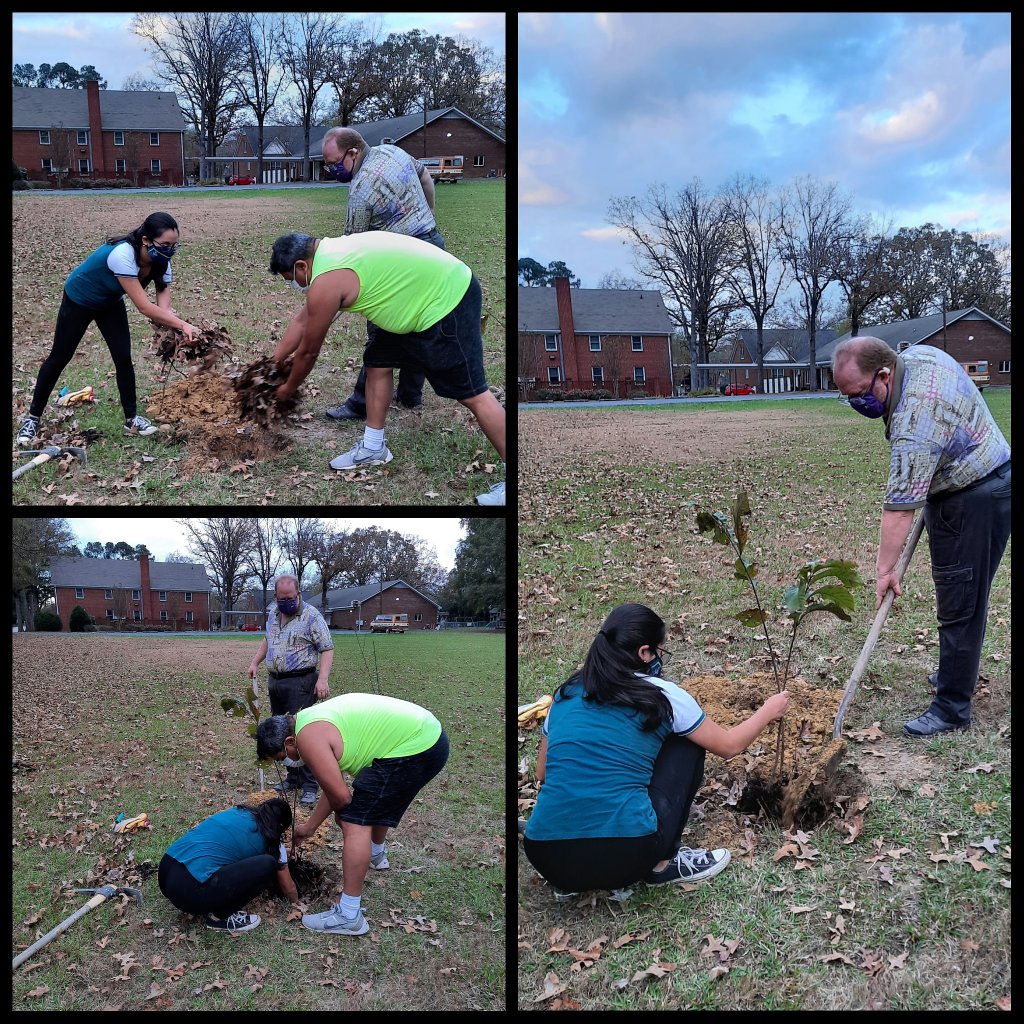 UmcWingate's tweet photo. Ministerio Latino adding fruit trees to the Wingate UMC campus.

El Ministerio Latino plantando árboles frutales en el recinto de la iglesia Wingate UMC. https://t.co/HQMGg7j6pi