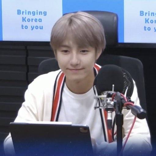 🌈hourly renjun 🏡 tweet media