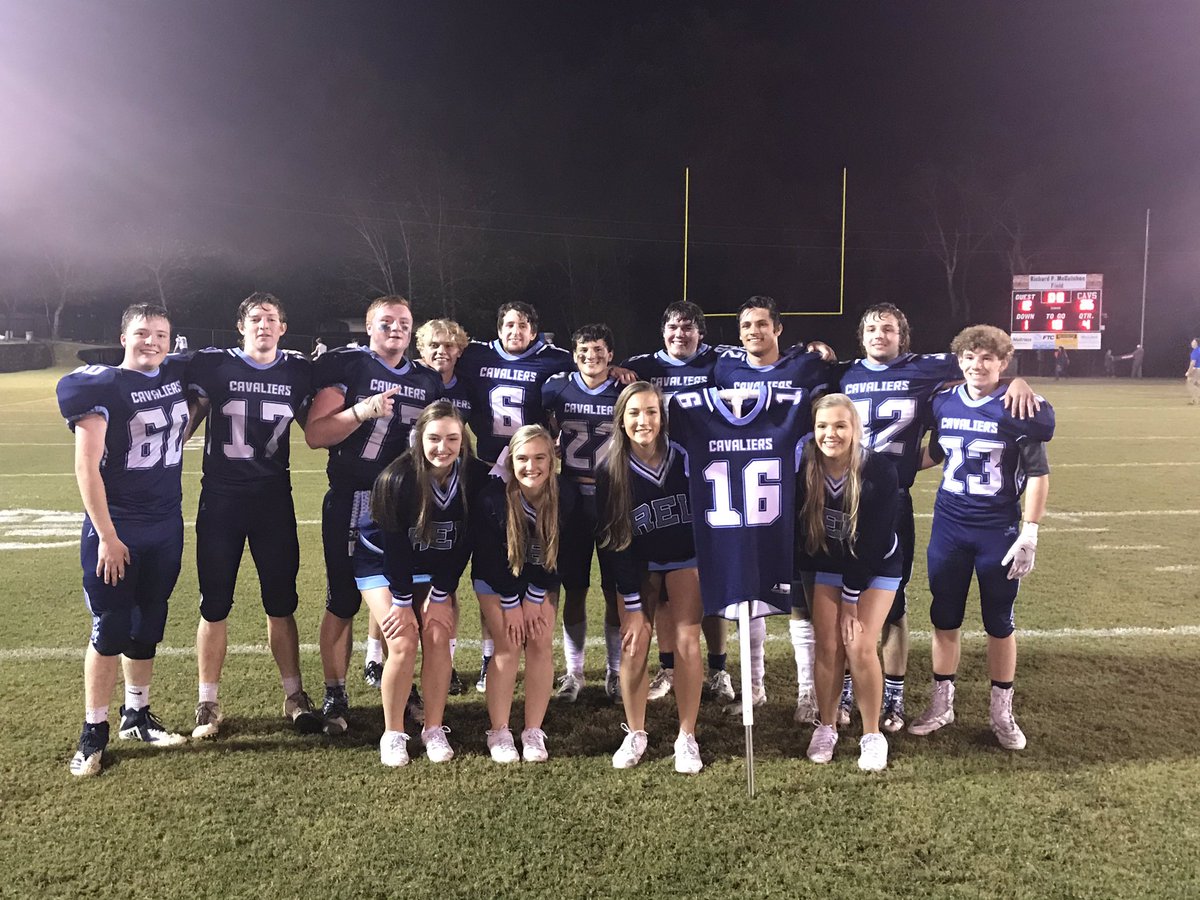 Steph_McCullum's tweet photo. Last game for these Seniors at McCutchen Field....but smiling because they are headed to Championship game!! Go CAVS! #LeeAcademy #TogetherWeCav https://t.co/HKjh5oqQTv