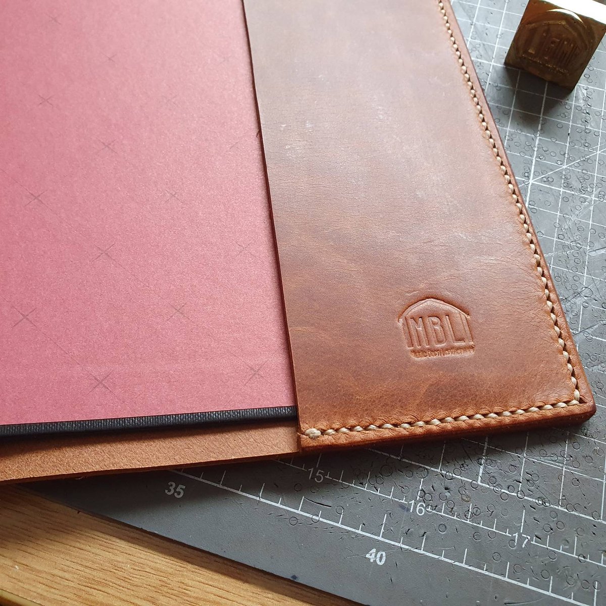 SandraPoppys1's tweet image. Personalised Leather Journal, Custom Leather Journal tuppu.net/efbcbc92  #PersonalizedJournal