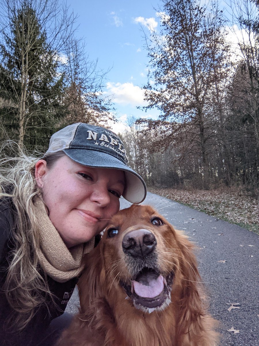 Out for a short, local hike on this insanely windy day. 
🌬️🍃
#windy #sundayfunday #localpark #cbusmetroparks #asseenincolumbus #ohiofindithere #ohioexplored #dogsofcolumbus #getoutside #MelisAdventures #TheZestyTraveler