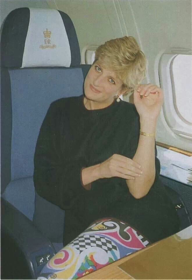 This dress looks like it was based roughly on a Murray Arbeid she wore to a gala a few weeks prior and the pale blue chiffon Catherine Walker. She actually wore this white dress to the factual version of this event