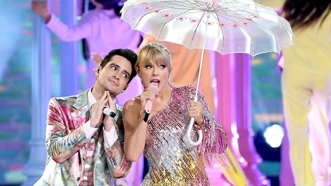 nobaileynocrime's tweet photo. I always see people tweeting about artists they wish @taylorswift13 would collab/perform with and it's amazing to think that my dream collabs have already happened😭✨

I'm voting for Taylor Swift for Favorite Female Artist - Pop/Rock at the #AMAs https://t.co/HDOvQPdWaK