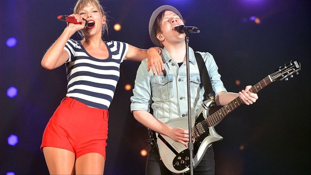 nobaileynocrime's tweet photo. I always see people tweeting about artists they wish @taylorswift13 would collab/perform with and it's amazing to think that my dream collabs have already happened😭✨

I'm voting for Taylor Swift for Favorite Female Artist - Pop/Rock at the #AMAs https://t.co/HDOvQPdWaK