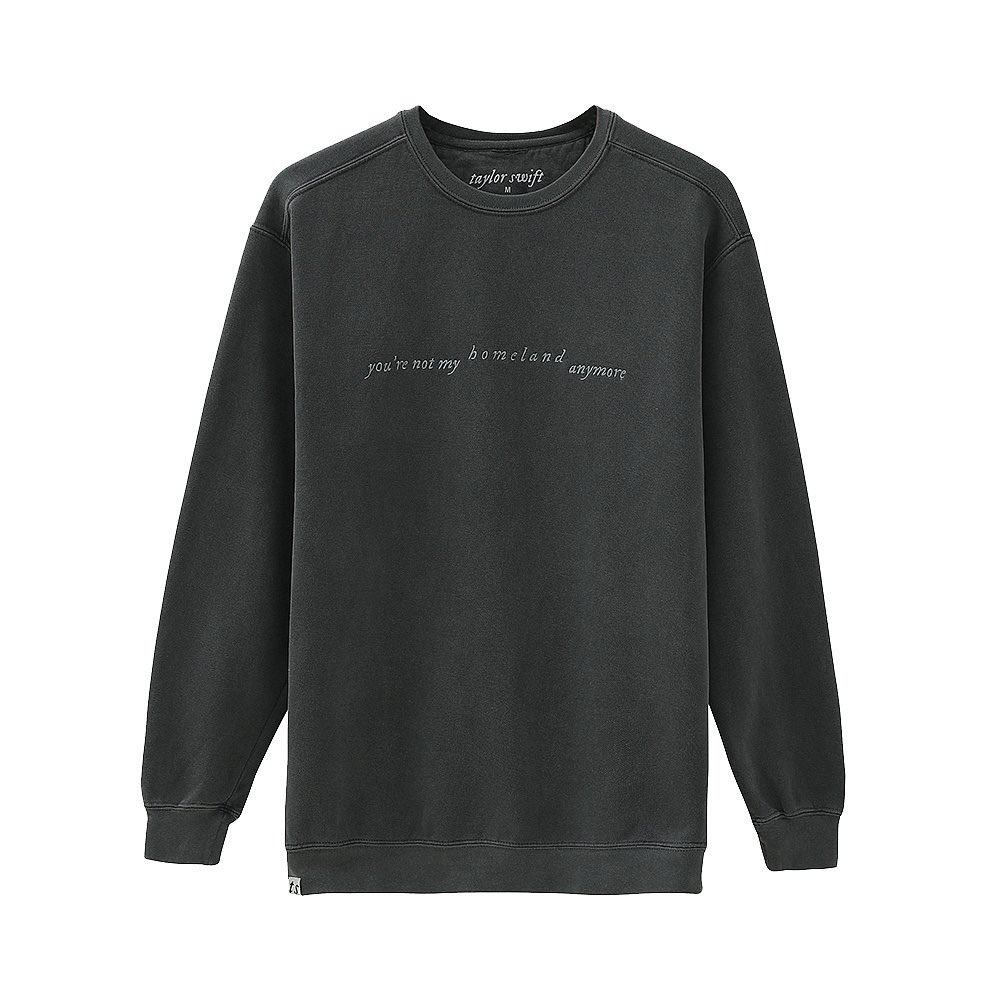redfolklore's tweet photo. 🚨QUICK ‘EXILE PULLOVER’ GIVEAWAY🚨 

RT &amp; REPLY with

I’m voting for Taylor Swift for Artist of the Year at the #AMAs  

✨more replies = more chance to win
✨Ends in 3 hours with at least 1000 RTs
✨open internationally 🌏 
✨good luck!! https://t.co/oLxG3PlLzl