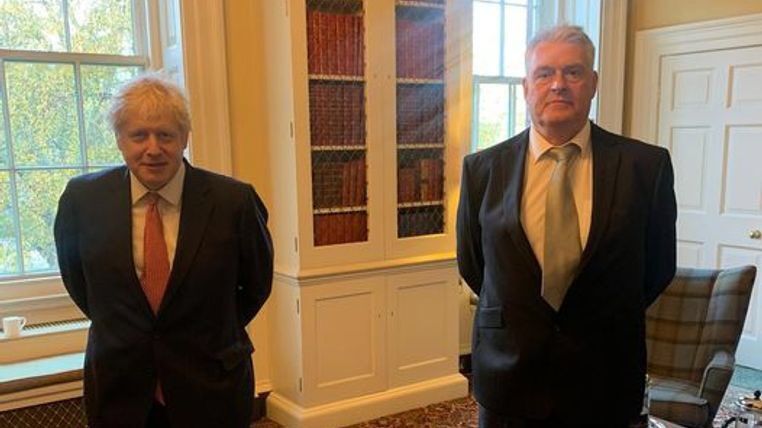 jamesdoleman's tweet photo. This is Boris Johnson meeting the MP who later turned out to have Covid.
Don't see any masks. https://t.co/XSeGH9emte