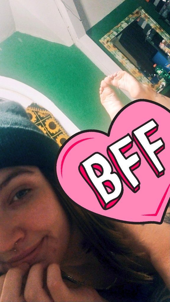 Camille9713's tweet photo. #sellingcontent #feetpics #bootypics 
$5 $ellimac97 to see underneath the sticker💗 https://t.co/8nEOfD9Qee