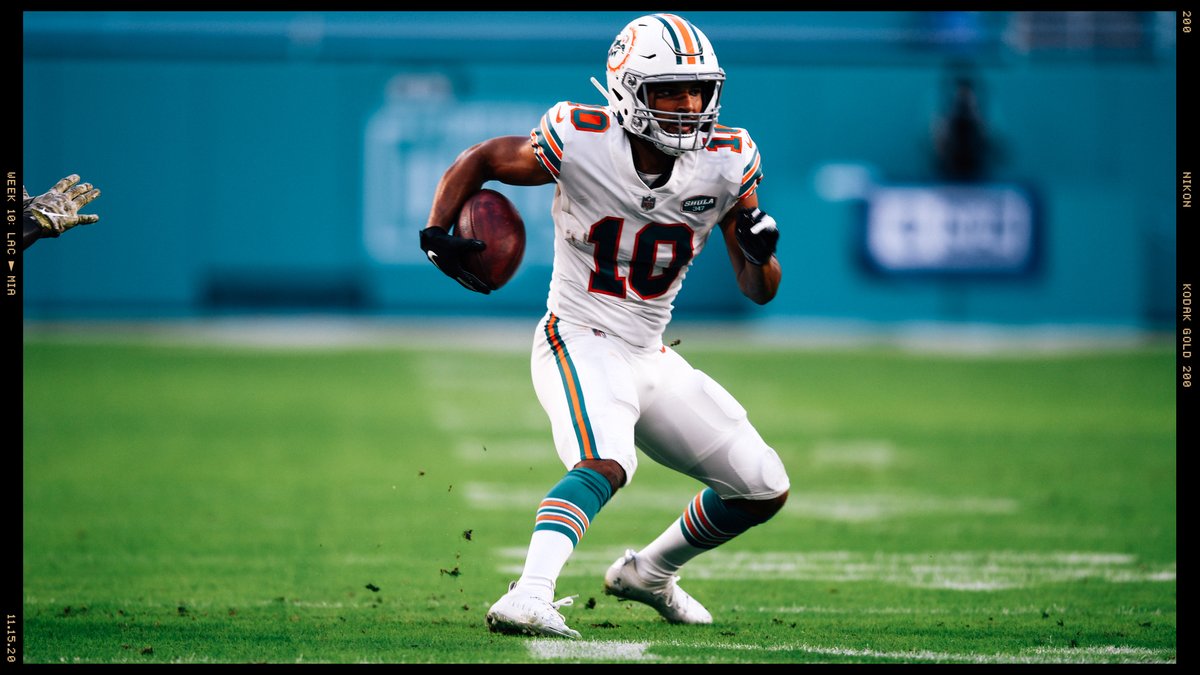 Malcolm for 13 and a fresh set of downs!

#FinsUp