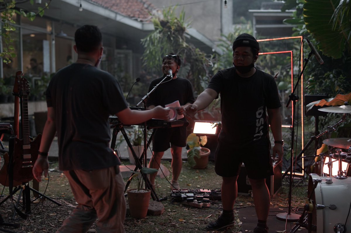 [WebsiteUpdate] pra Gallery foto pra behind the scene Waking Up <a href="/suarnasution/">Suar Nasution</a> <a href="/yogapatriaa/">Yoga Patria</a> - klik loubellespace.com