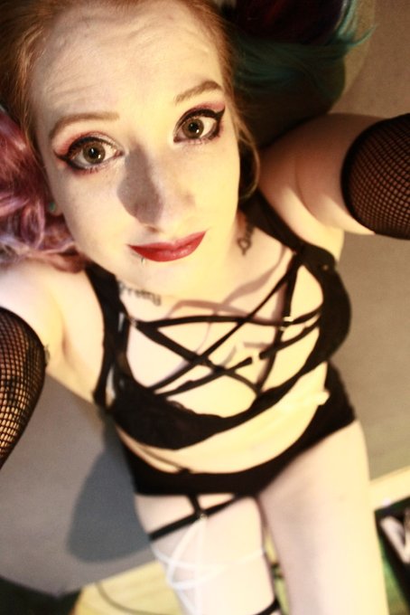 Mijn nieuwe foto op Kinkylife: so whats up people! https://t.co/pRdFMB128l https://t.co/D821LWXf2V<a href="/tag/shoots"class="tags"><span>#shoots</span></a>