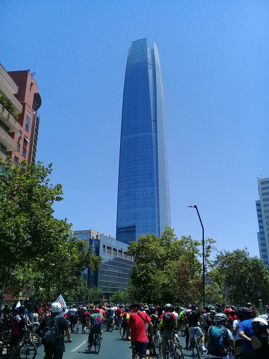 sebacelisq's tweet photo. ¡VIVA LA #REVOLUCIONCICLISTA!
🚴 🚴 🚴 🚴 🚴 🚴 🚴 🚴 🚴 🚴
🖕 #FueraPiñera #FueraHutt
🇨🇱 #ChileDespertó
https://t.co/qJ0G8qAPcm https://t.co/yqlHrVgcth