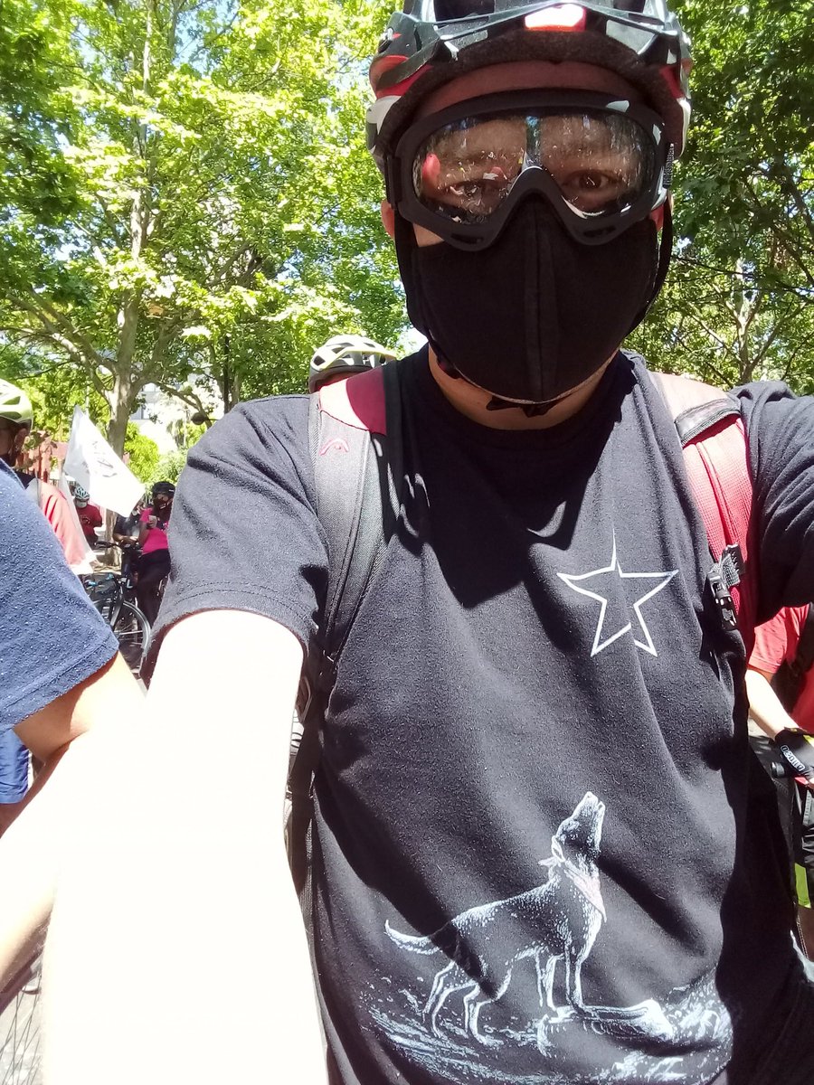 sebacelisq's tweet photo. ¡VIVA LA #REVOLUCIONCICLISTA!
🚴 🚴 🚴 🚴 🚴 🚴 🚴 🚴 🚴 🚴
🖕 #FueraPiñera #FueraHutt
🇨🇱 #ChileDespertó
https://t.co/qJ0G8qAPcm https://t.co/yqlHrVgcth