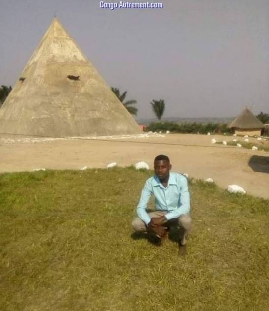 CongoAutrement's tweet photo. Site internet https://t.co/TZXs2bdr7r 🇨🇩 

PROVINCE DE LOMAMI
Pyramide de Mwene-Ditu
Quelqu'un est enterré dedans comme au temps des Pharaons d'Égypte antique.  

Cliquez sur le lien ci-dessous si vous souhaitez en savoir plus sur la province de Lomami➡️ : https://t.co/Aug0KQleKm https://t.co/EWg1Iq87tQ