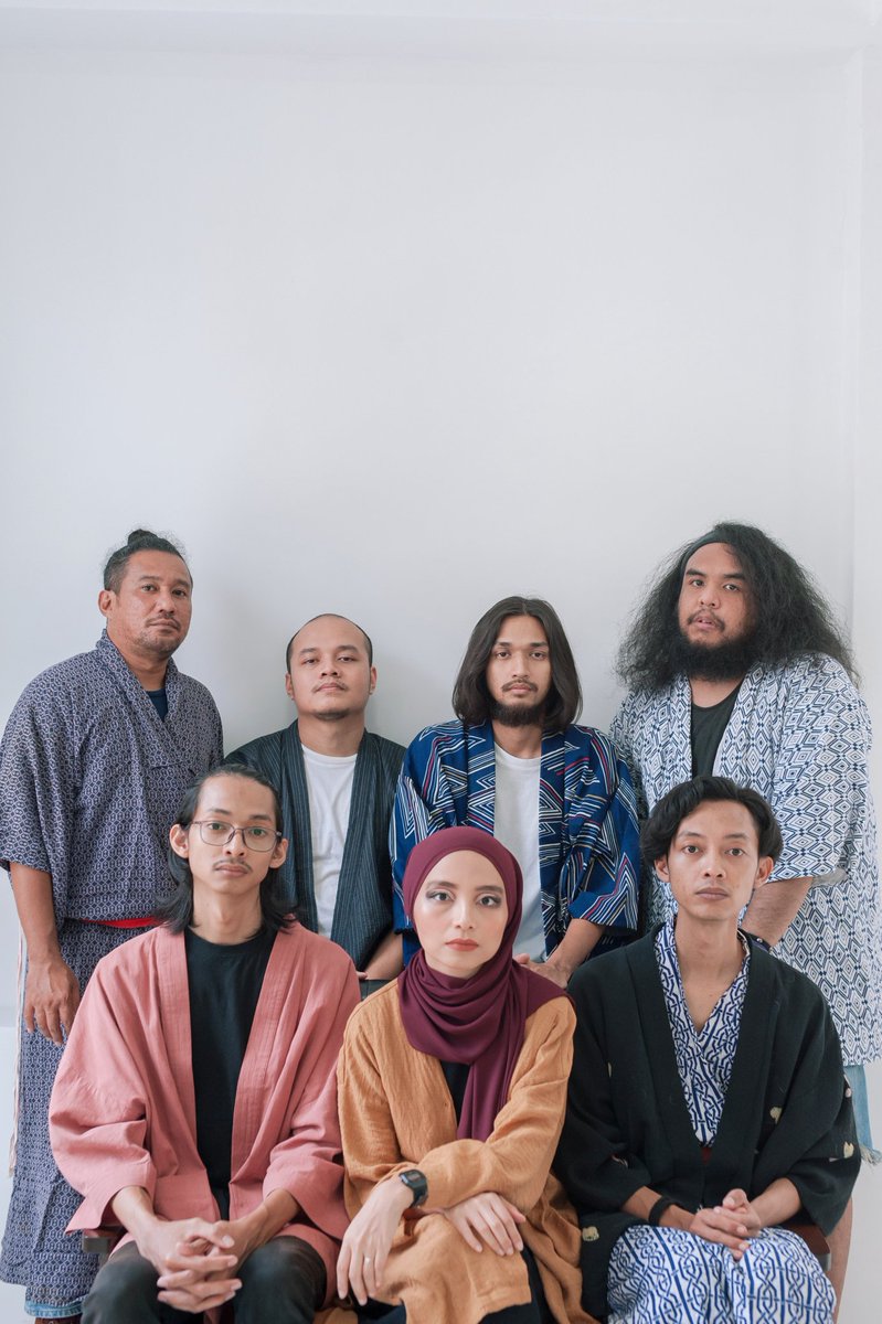 waniardy's tweet photo. Album RASKAT tak dicetak banyak, jadi pastikan awak sempat beli sebelum habis. Dapatkan di https://t.co/nbNY1BAUf7 atau record stores di bawah:

@rocksteadykl Ampang
@teenageheadrecs Subang Jaya
#sputnikrekordz TTDI
#musixhub Campbell Complex
#embracehall JB
@dreamprojectsip Ipoh https://t.co/lqwLkZLJqT