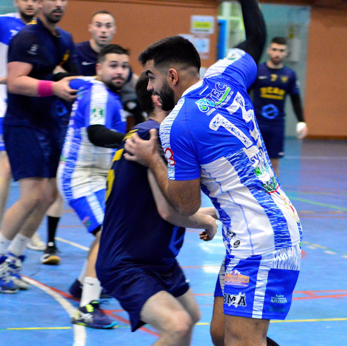 Imágenes y crónica del <a href="/ritec_sl/">Ritec SL</a> BM Águilas 30-28 UCAM BM Murcia. 
Derbi a la altura de las expectativas que se quedó en casa. Gran trabajo por ambos equipos... el balonmano regional sigue creciendo y es, sin duda, el gran ganador de partidos como este. 
cutt.ly/pg3EG6n