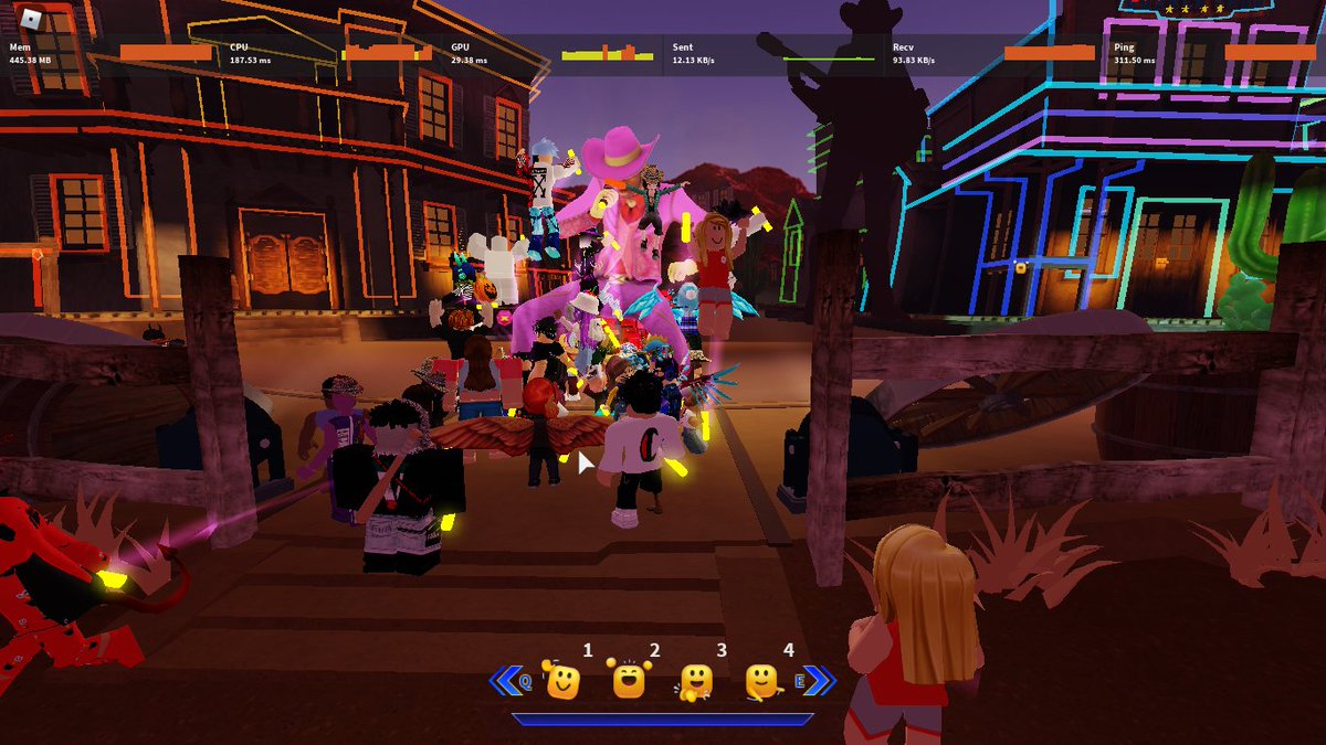 SCWJonathan10's tweet image. The virtual concert concept is pretty neat. #RobloxLilNasX