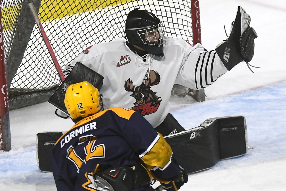 AAA Warriors cap weekend sweep over Swift Current dlvr.it/RllZd5 #cityofmj