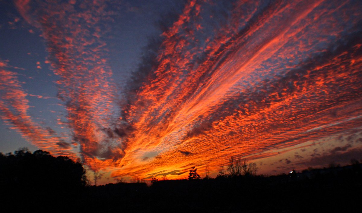 Jayismyname1707's tweet photo. Wow. What a sunset this evening @StormHour https://t.co/1ABxsZ4kVj