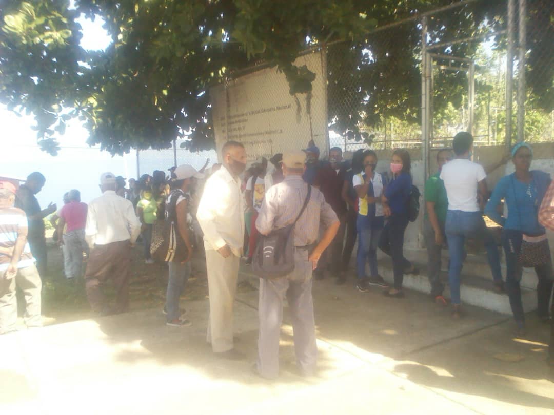 RobinsonSucre's tweet photo. #MisiónRobinson|| La soberanía y la democracia fueron las protagonistas durante este segundo #Simulacro2020, y los misioneros de #RobinsonMMejía lo demuestran.
@NicolasMaduro
@psuvaristobulo
@MPPEDUCACION
@raulbolivariano
@MisinRobinsonP2 https://t.co/6eG5vgQ7Hq