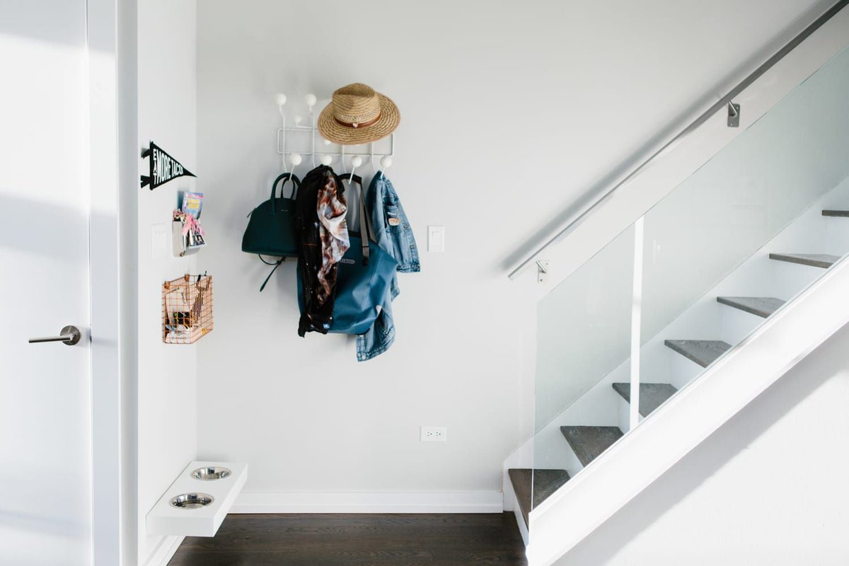 SilvaMindy's tweet photo. A welcoming entryway is a nice feature! https://t.co/mJAcXGJXd1 https://t.co/U5ARagThGy