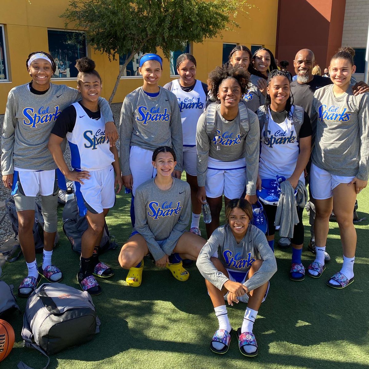 destiny_kyshe's tweet photo. THE SQUAD✅ 16U EYBL @CalSparksClub 
@destiny_kyshe @Calsparks1 
#Kyshe #kyshe #Kyshementality #16EYBL #CalSparksfam https://t.co/2cixIGGh3T