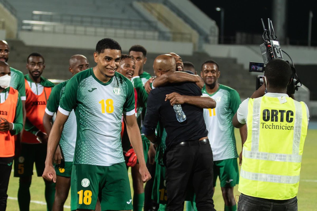 YacineNaanho's tweet photo. Direction la direction inchAllah 🤲🏾💚 🇰🇲 https://t.co/CtaXOjwZhs