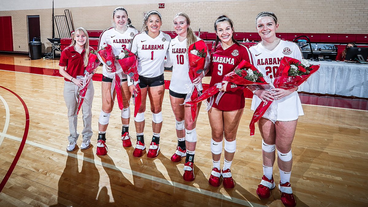 AlabamaVBall's tweet photo. We ❤️ our seniors! https://t.co/soRkI4IX0Y
