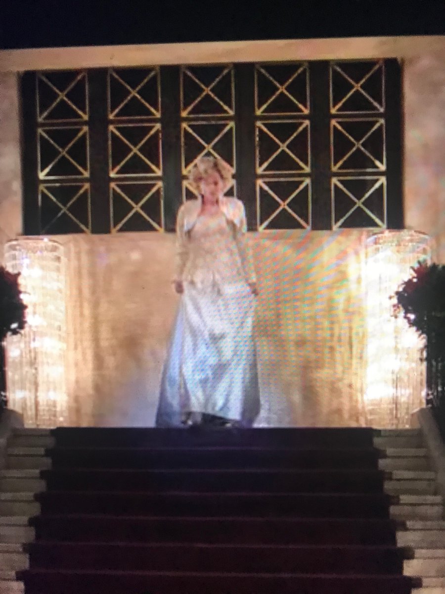 You might think: the famous Catherine Walker ELVIS DRESS!!!! But in fact it seems more like the Victor Edelstein silk dress she wore a year before (Edelstein also did the Travolta dress)