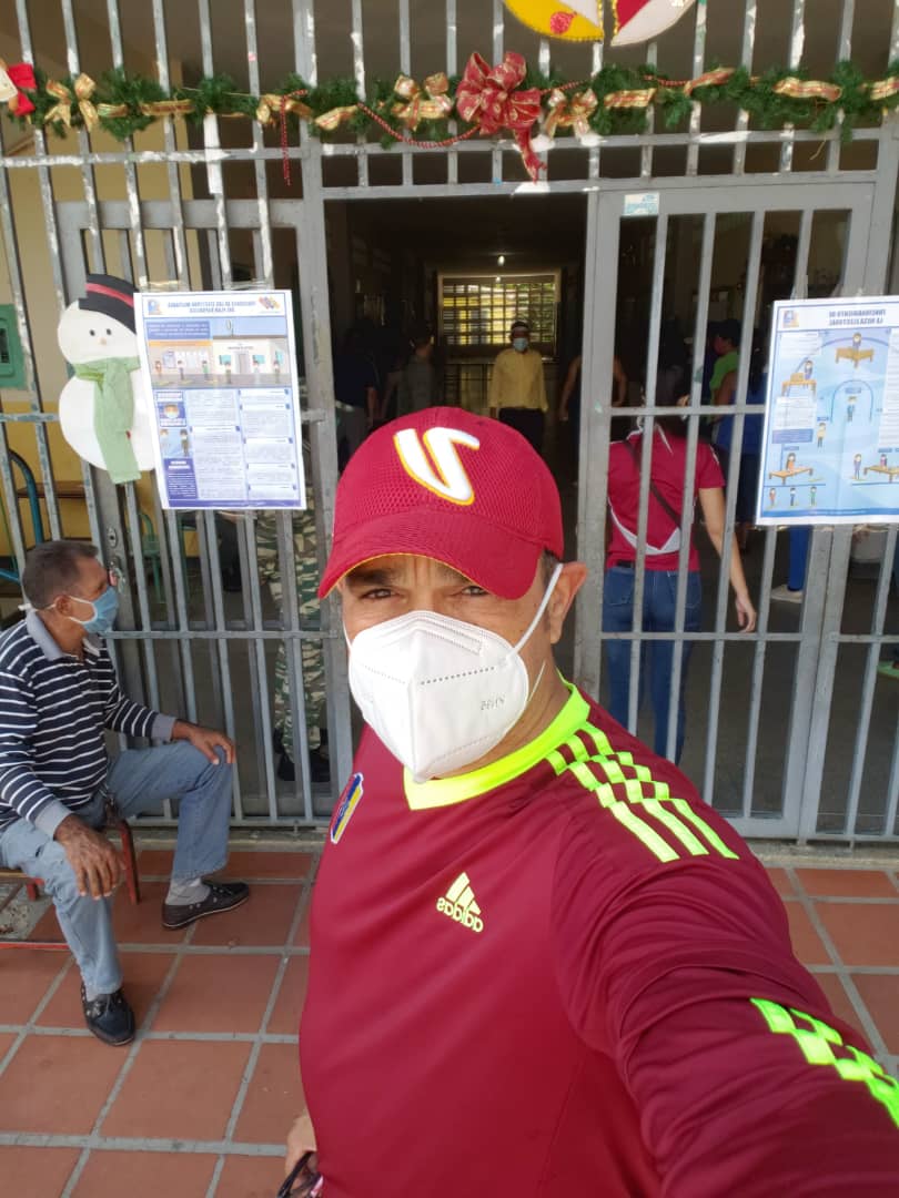 GRecaudacion's tweet photo. SENIAT_Oficial: Servidores públicos de cumpliendo con los protocolos de bioseguridad participaron durante el Simulacro Electoral hoy #15Nov. Rumbo a las elecciones del próximo #06Dic.
#SimulacroAN2020 https://t.co/mXtwh7RB7Q