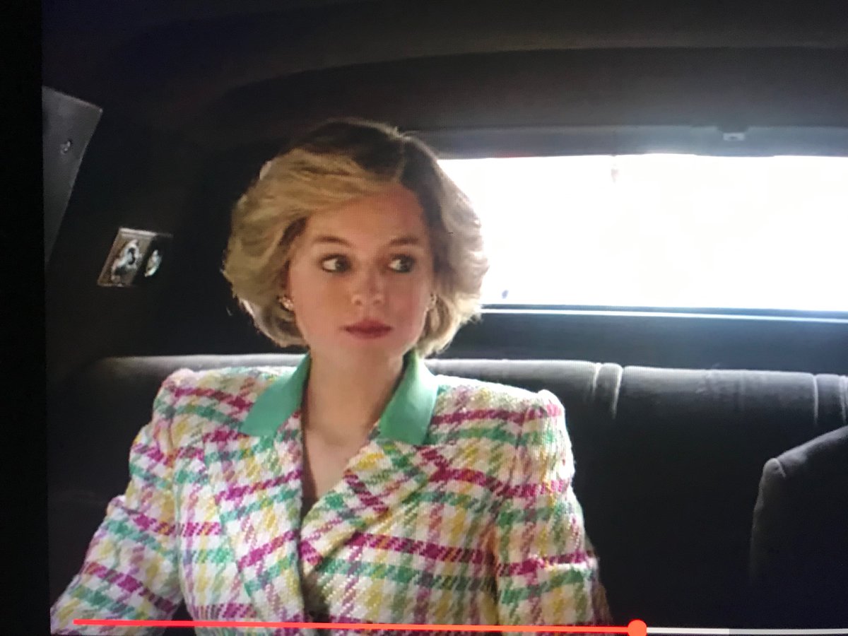 A bit *too* trying to be Jackie O, which she didn’t do until a few years later, especially once she linked up with Gianni Versace (this suit isn’t Versace, to be clear)