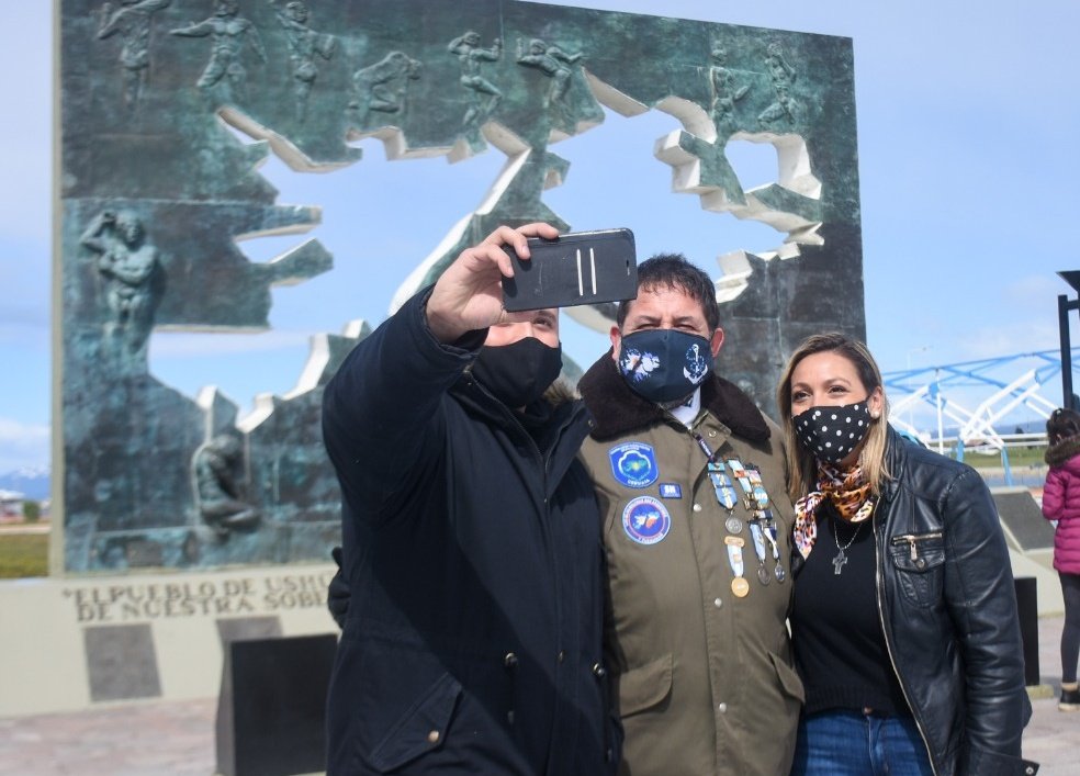 sofiradio19's tweet image. #MalvinasPresenteHoyYSiempre 
#Compromiso por la Causa de Veteranos, hijos e hijas, nietos y nietos! 
#MalvinasArgentinas #MalvinasFueguinas @HerederosU gracias!!