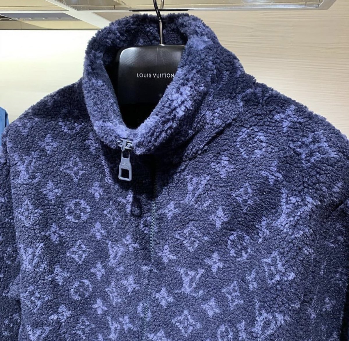 StreetFashion01's tweet photo. Louis Vuitton FW20 Fleece🔍 https://t.co/pXc2izzKBN