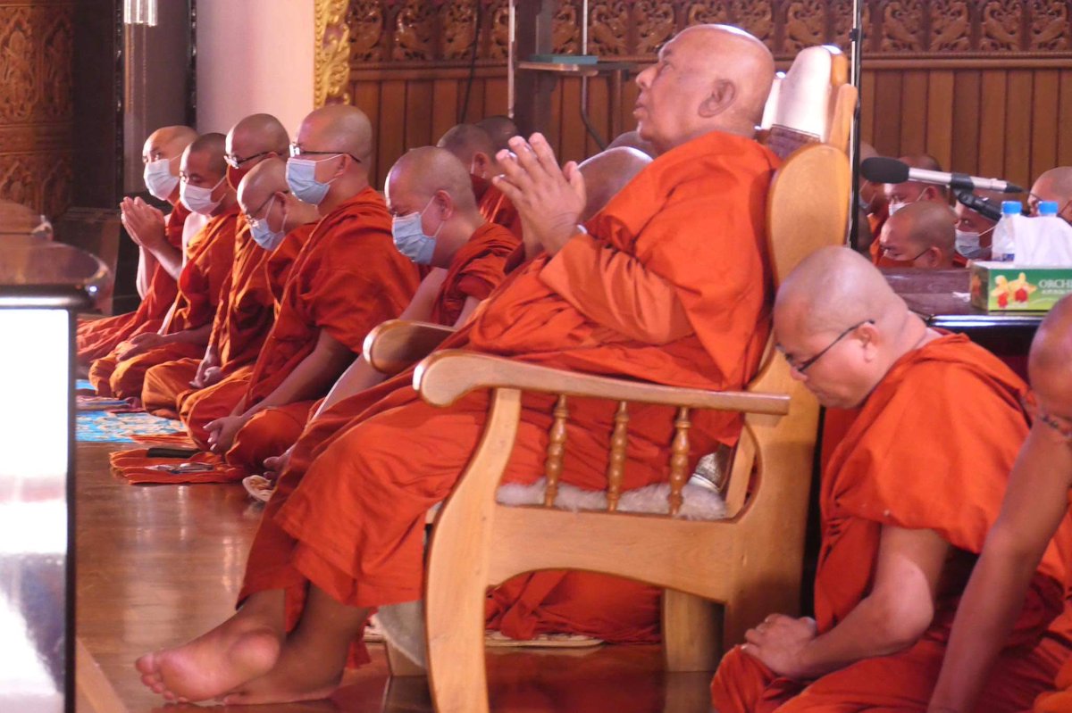 သံဃဥပုသ်ပြုခြင်း
