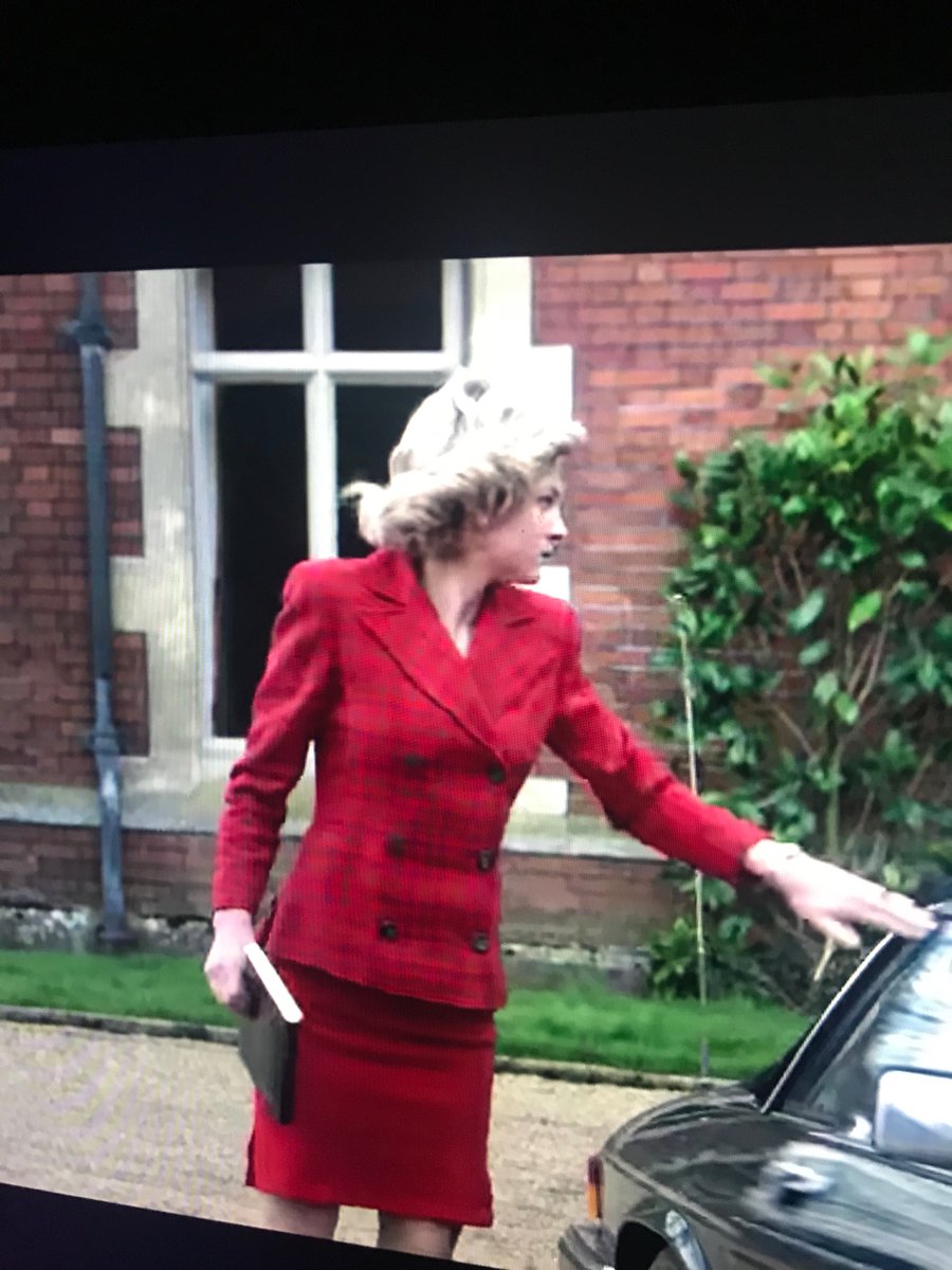 A little too flouncy and mini for her pre-divorce days but that’s just me!