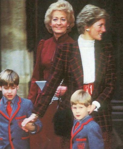 A little too flouncy and mini for her pre-divorce days but that’s just me!