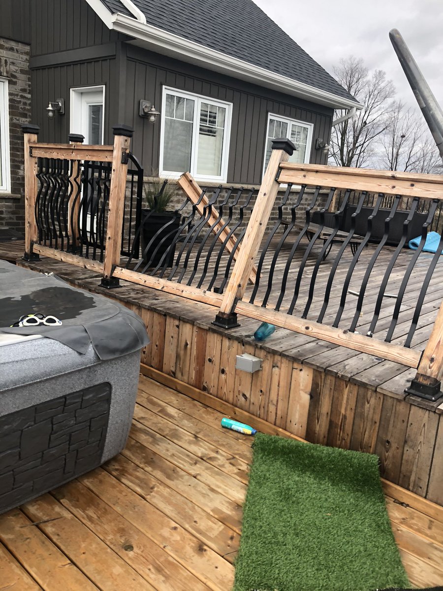 KellyLamersRRPS's tweet photo. Just a tad windy today! https://t.co/l49h5P86Sp