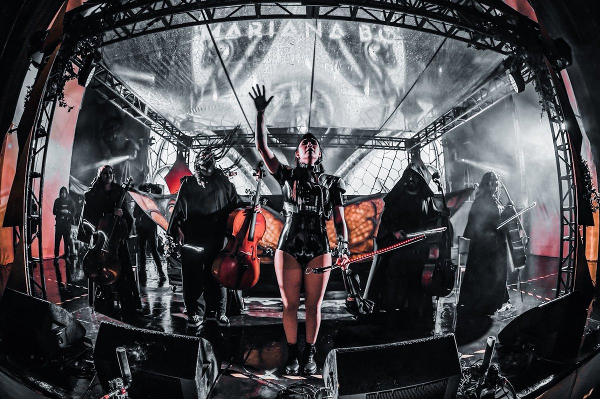 M̶A̶R̶I̶A̶N̶A̶ ̶B̶O̶ tweet media