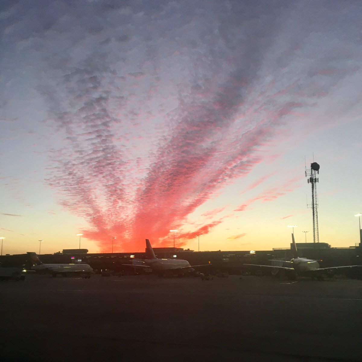bcmtbc's tweet photo. @strixus Airport sunset is amazing, too. https://t.co/KAiI9JPBCQ