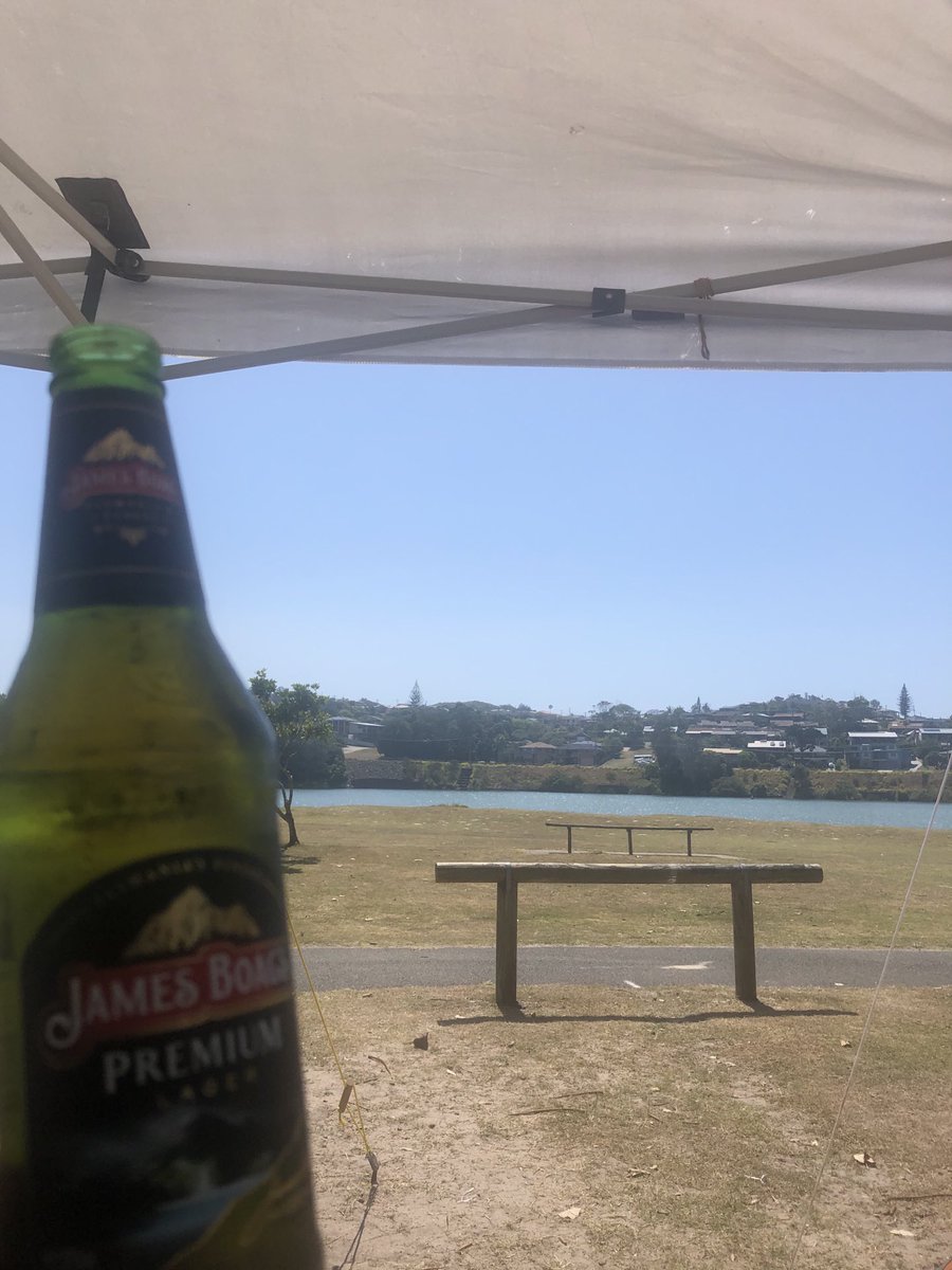 mike_onn's tweet photo. Tough gig this. #evanshead #boags https://t.co/WYAQ3NPiP1