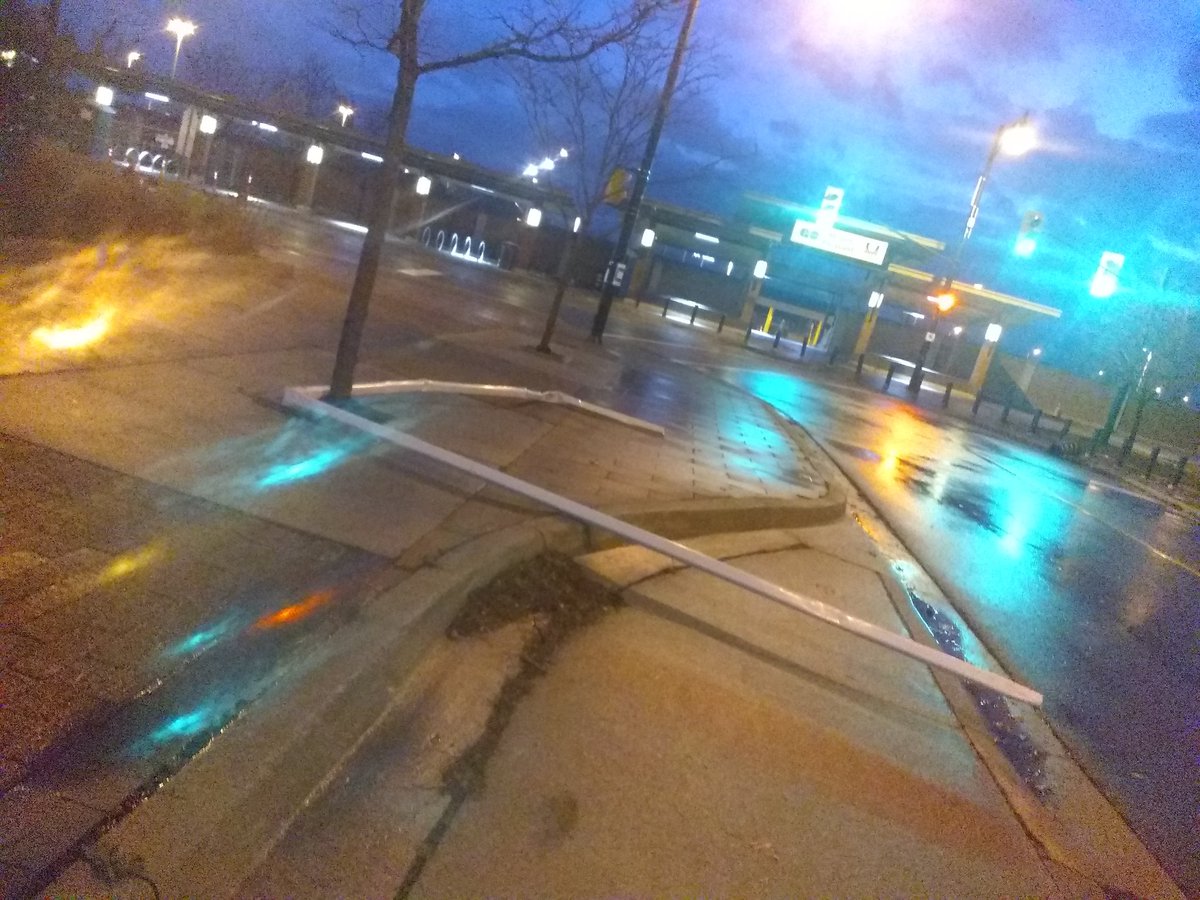 JillianMcLeod05's tweet photo. So today was fun...almost got impaled by a piece of eavestrough then saw this:
@weathernetwork @CityBrampton #MountPleasant #onstorm #crazywinds https://t.co/rkgWOqBW6H