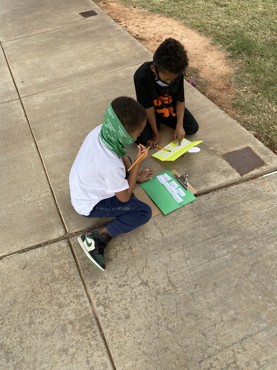 MsLParsons88's tweet photo. Took our learning outside this week! Collected leaves and then used our total number to create division problems for our division dudes! @fainrockets @WFISDschools #iamwfisd #mathsolvesproblems #iteachmath #schoolshouldbefun #handsonlearning #bealight https://t.co/w4ujeYRGSd
