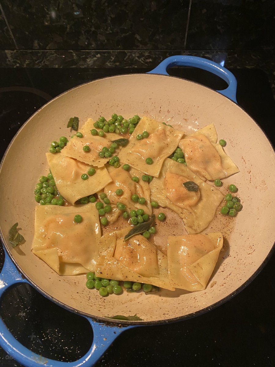 ⁦@chefsymon⁩ reboot of #symondinners from august. Homemade ravioli with sweet potato moscarpone filling and sage brown butter sauce. Yummy thanks again, chef! #GoBrowns #medinabees for life