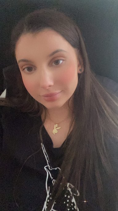 Hi babies https://t.co/To73xQXZ4i<a href="/tag/newprofilepic"class="tags"><span>#newprofilepic</span></a>