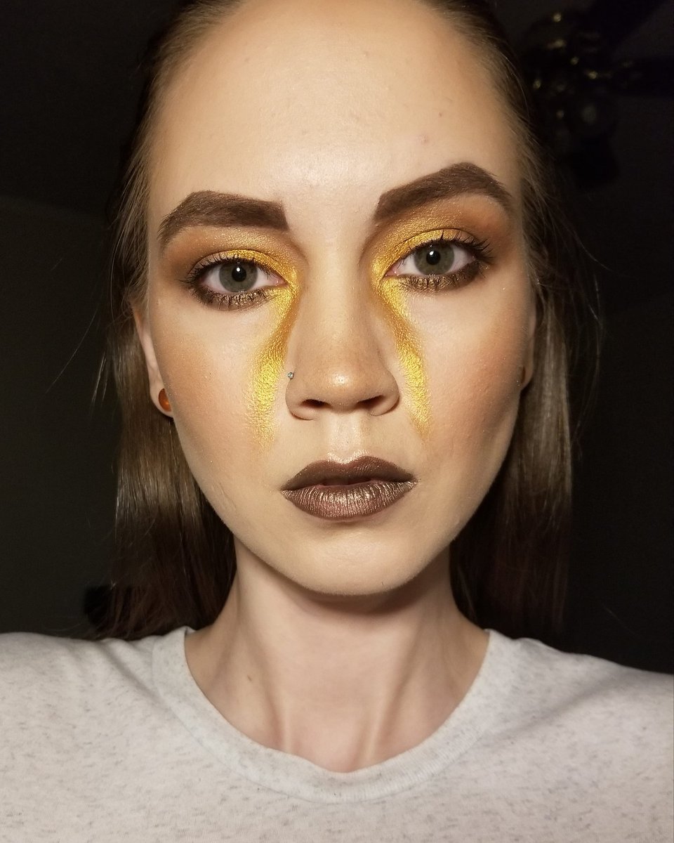 Destineeee097's tweet photo. Just dumping some of my favorite makeup looks I've done bc why not! #makeup #makeuplooks https://t.co/UQ19orldvM