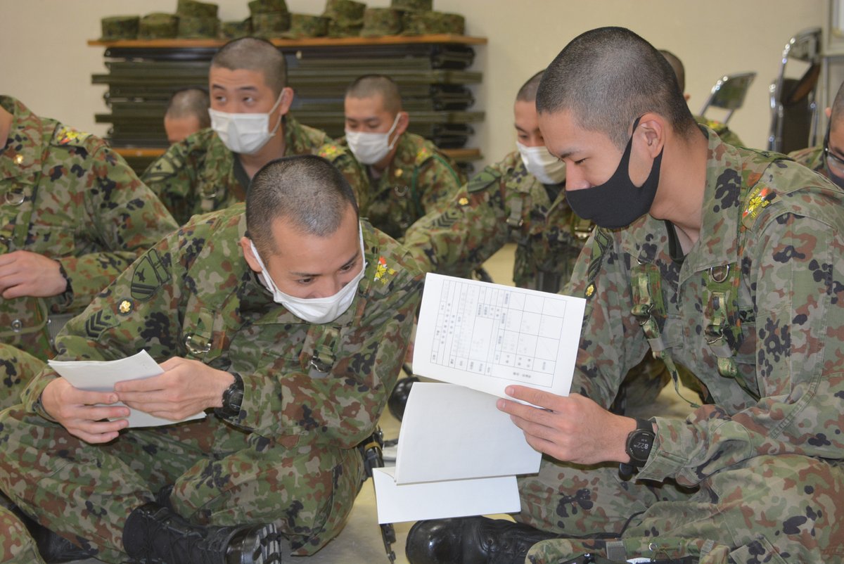 陸上自衛隊 名寄駐屯地 公式 名寄駐屯地 に所在する 第３普通科連隊 は１０月２６日から第１３８期陸曹候補生の履修前教育 陸曹教育隊入校前の教育 を行っています 学生達は陸曹を目指し プロの自衛官となるため 日々 勉学や訓練に励んでいます