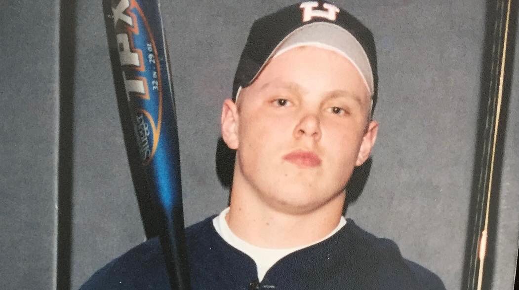 Someone asked me: If I could go back in time and speak to my 15-year-old self, what would I tell him?Part of me thought, nothing, because I’m proud of the way things ended up, but the “coach” part of me couldn’t help it.Here’s a thread of what I’d say.(1/10)